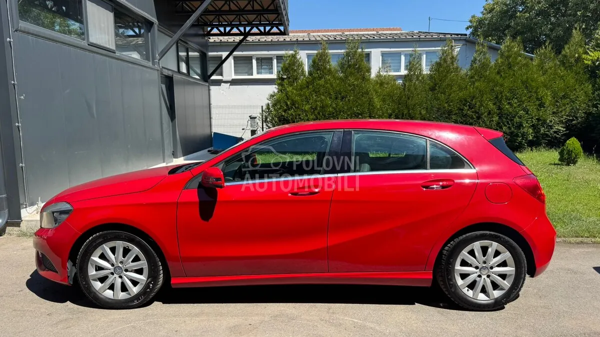 Mercedes-Benz A 180 2013 photo 2