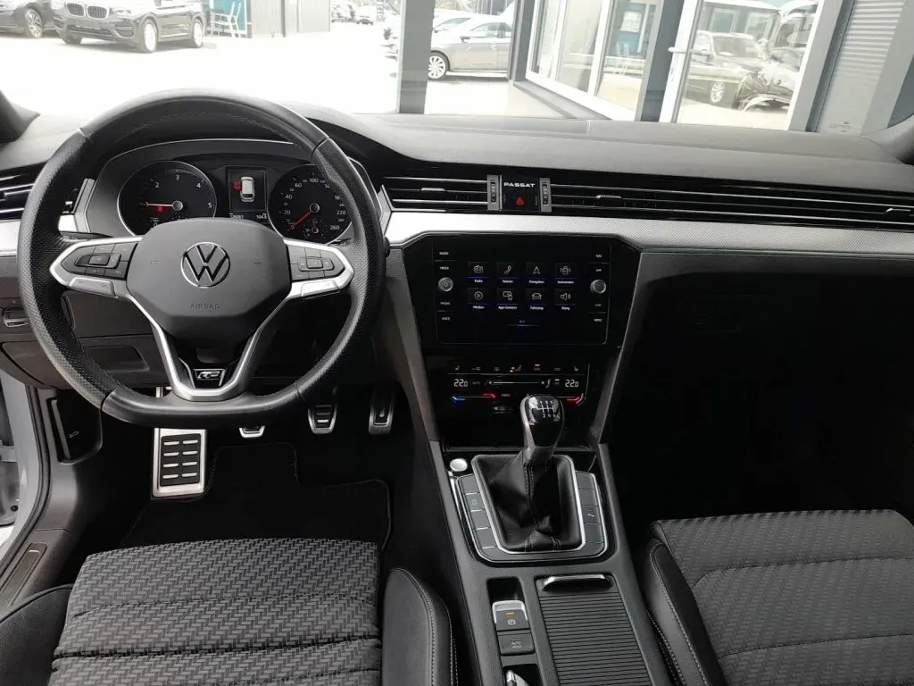 Volkswagen Passat 2023 photo 3