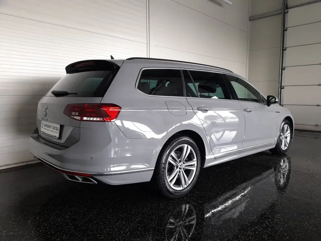Volkswagen Passat 2023 photo 2