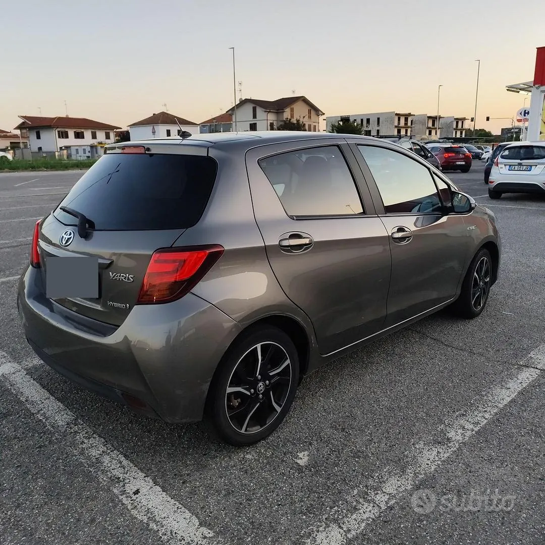 Toyota Yaris 2015 photo 4