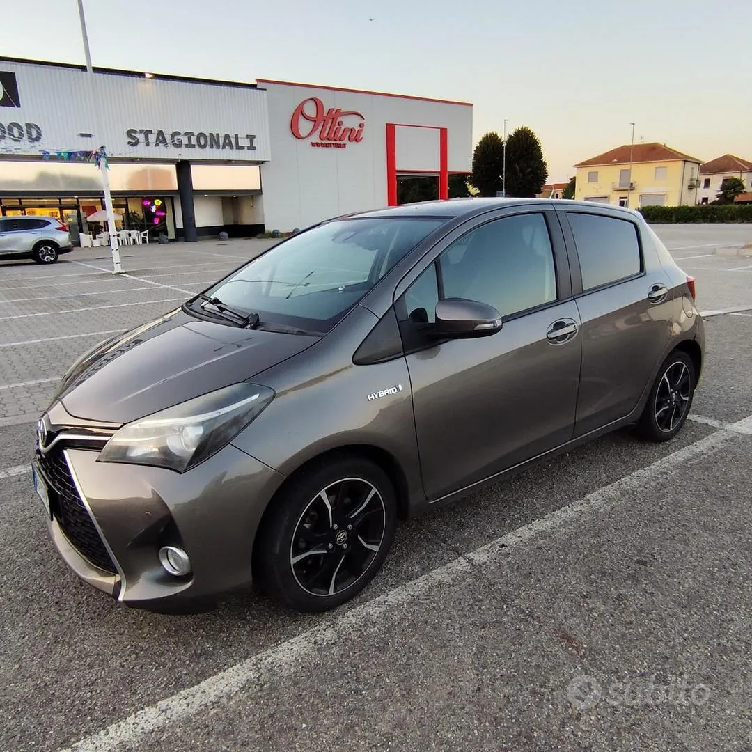 Toyota Yaris 2015 photo 2
