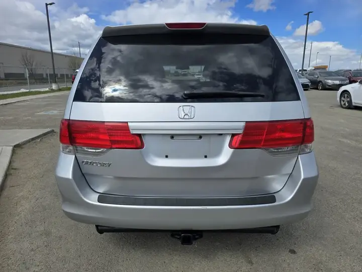 Honda Odyssey 2010 photo 5