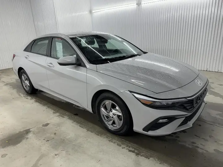 Hyundai Elantra 2024 photo 5