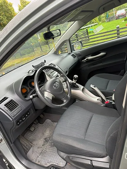 Toyota Auris 2009 photo 3