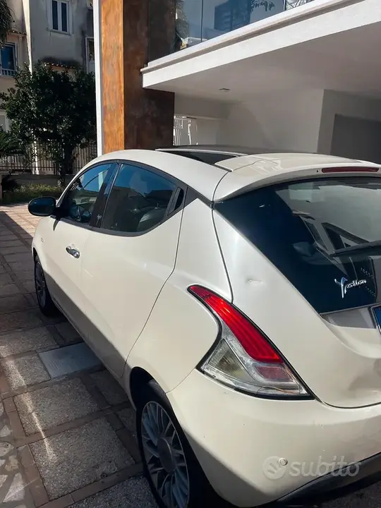 Lancia Ypsilon 2012 photo 2