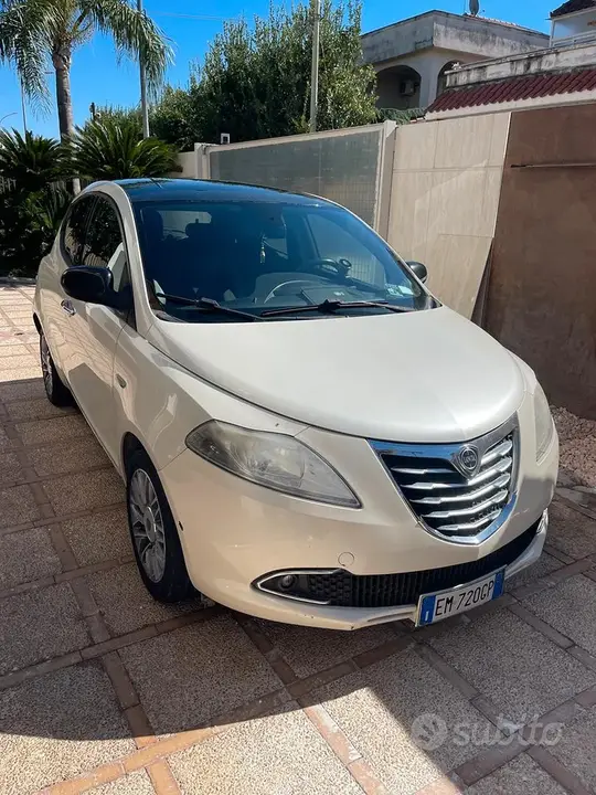 Lancia Ypsilon