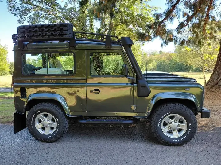 Land Rover Defender 2008 photo 4