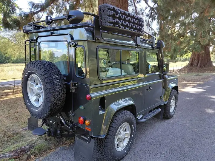 Land Rover Defender 2008 photo 5