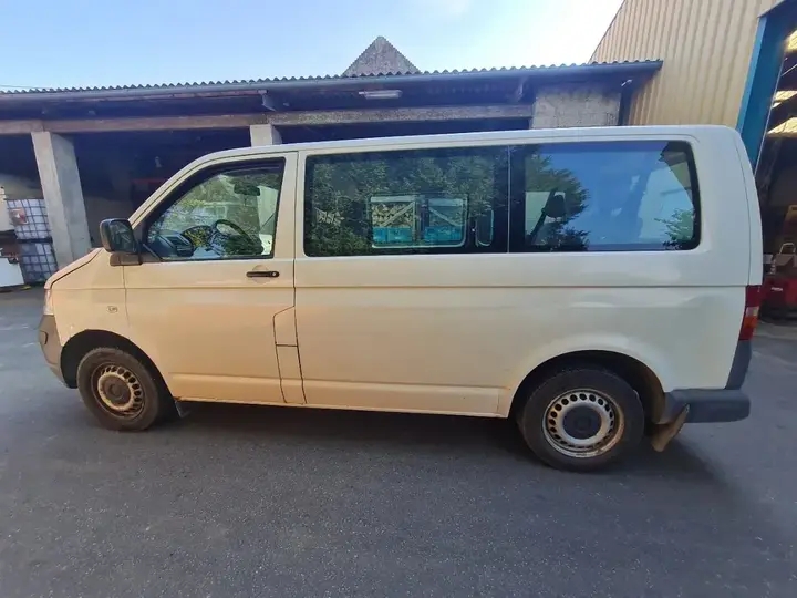 Volkswagen T5 2008 photo 3