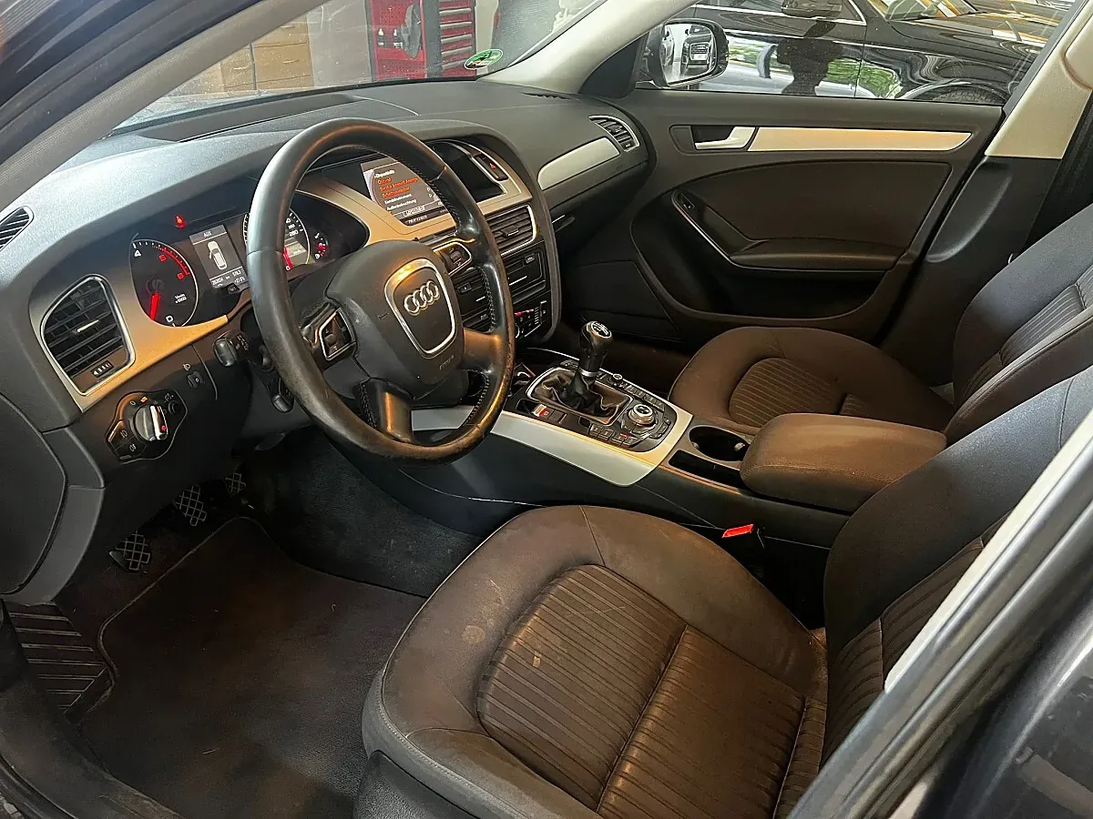 Audi A4 2011 photo 3