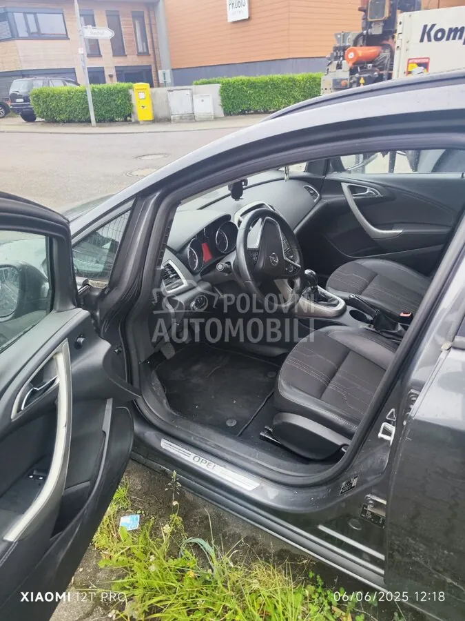 Opel Astra J 2012 photo 5