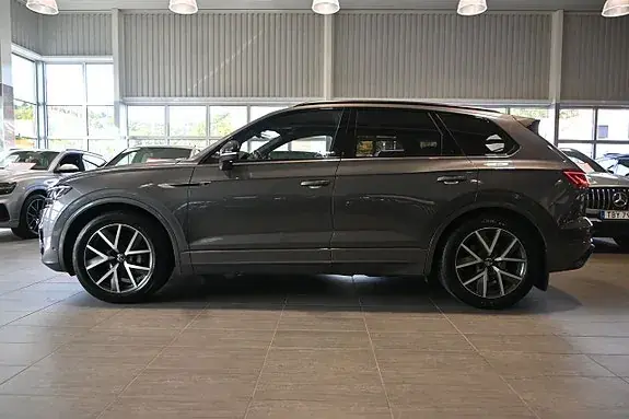 Volkswagen Touareg 2023 photo 2