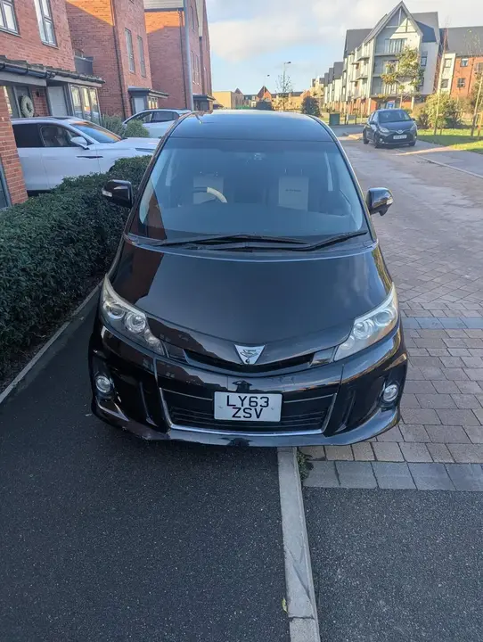 Toyota Estima 2014 photo 2