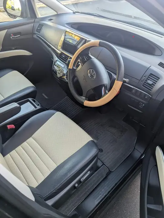 Toyota Estima 2014 photo 4