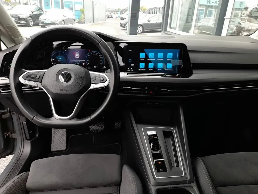Volkswagen Golf 2023 photo 3