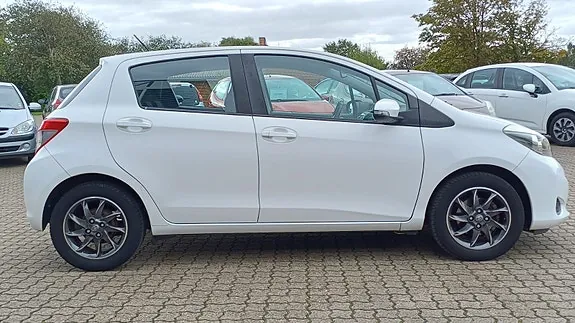 Toyota Yaris 2011 photo 4