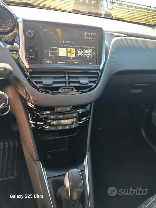 Peugeot 208 2018 photo 5