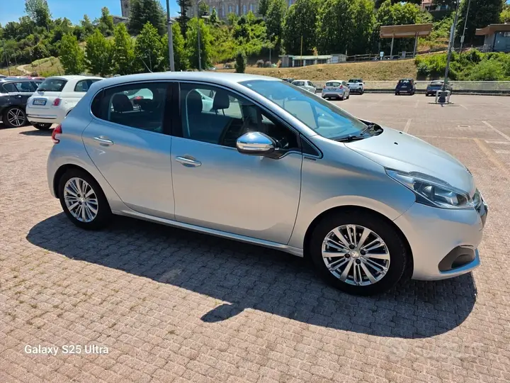 Peugeot 208 2018 photo 2