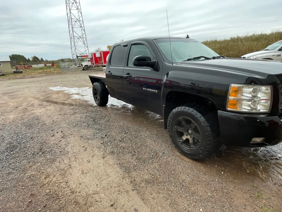 Chevrolet Silverado 2011 photo 3