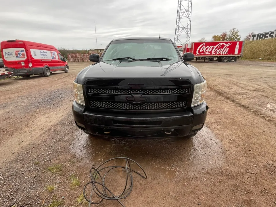 Chevrolet Silverado 2011 photo 2