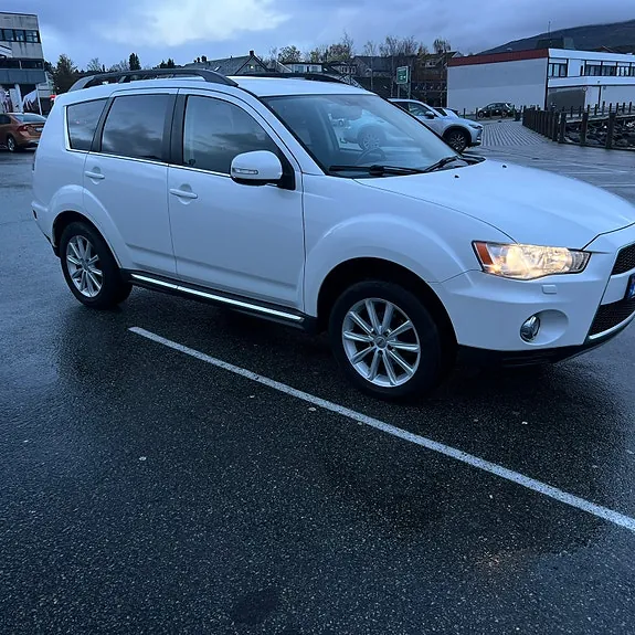 Mitsubishi Outlander 2012 photo 2