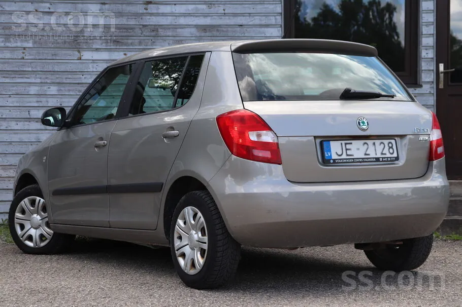 Skoda Fabia 2013 photo 4