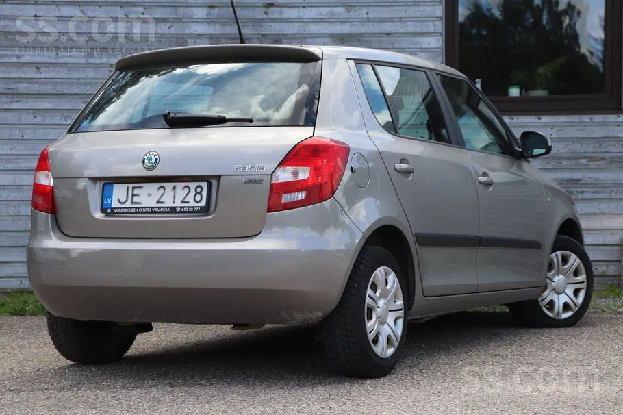Skoda Fabia 2013 photo 3
