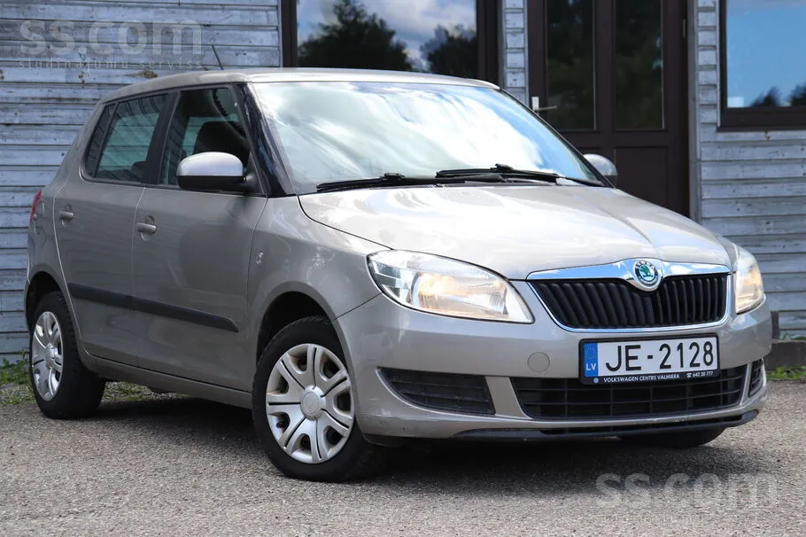 Skoda Fabia 2013 photo 2