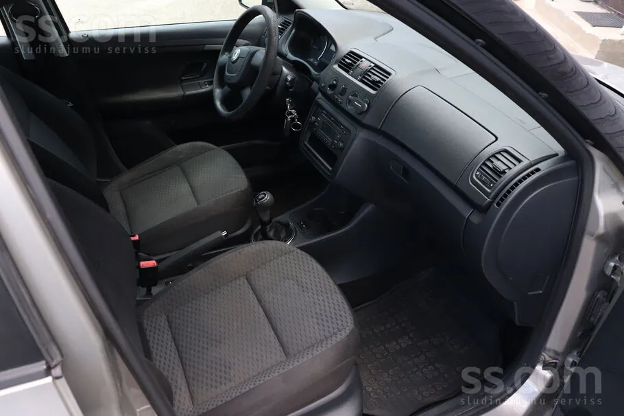 Skoda Fabia 2013 photo 5