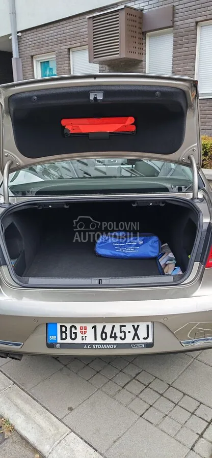 Volkswagen Passat 2012 photo 4