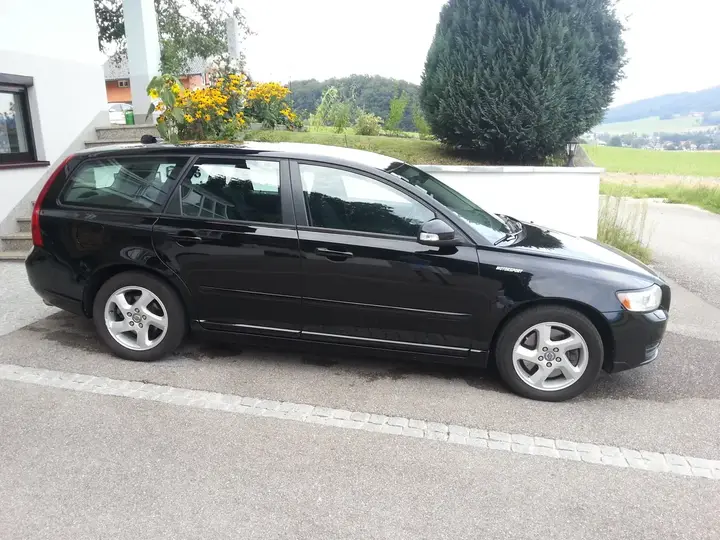 Volvo V50 2011 photo 2