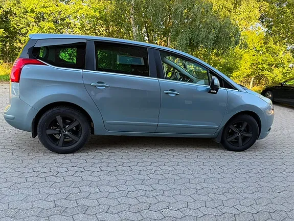 Peugeot 5008 2011 photo 3