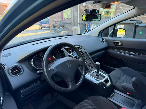 Peugeot 5008 2011 photo 4