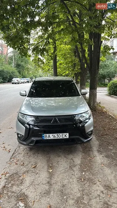 Mitsubishi Outlander 2020 photo 2