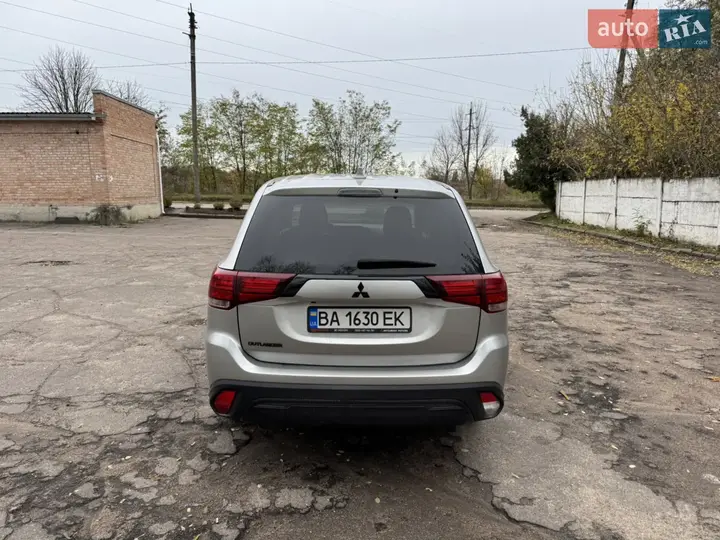 Mitsubishi Outlander 2020 photo 3
