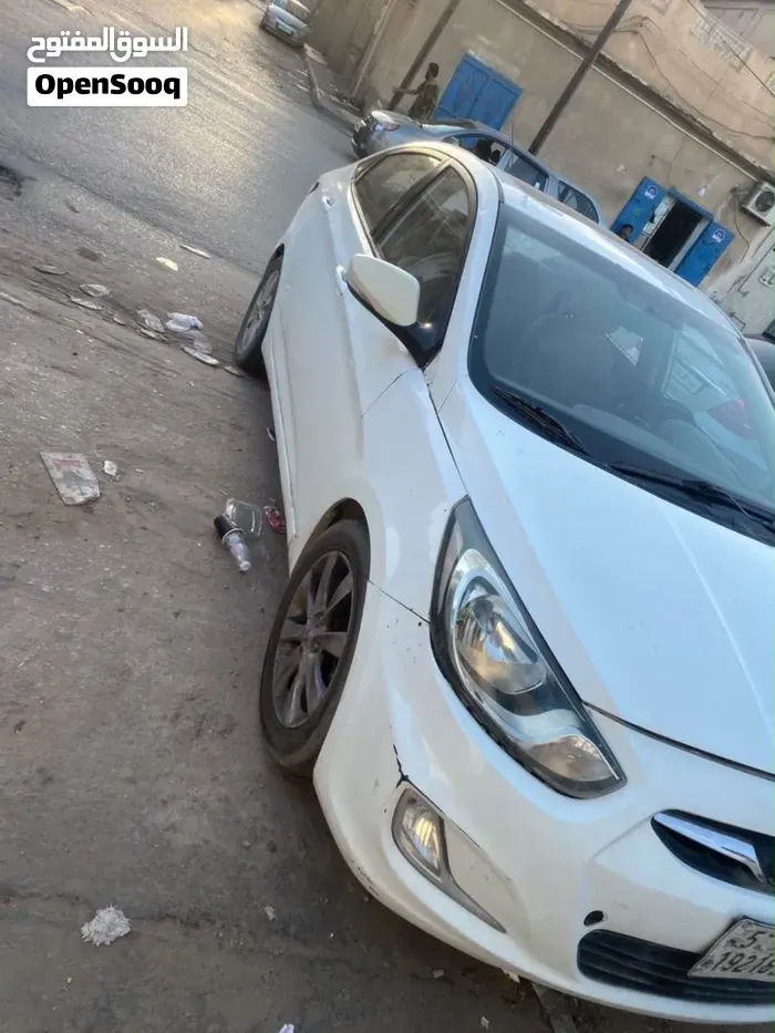 Hyundai Accent 2012 photo 2