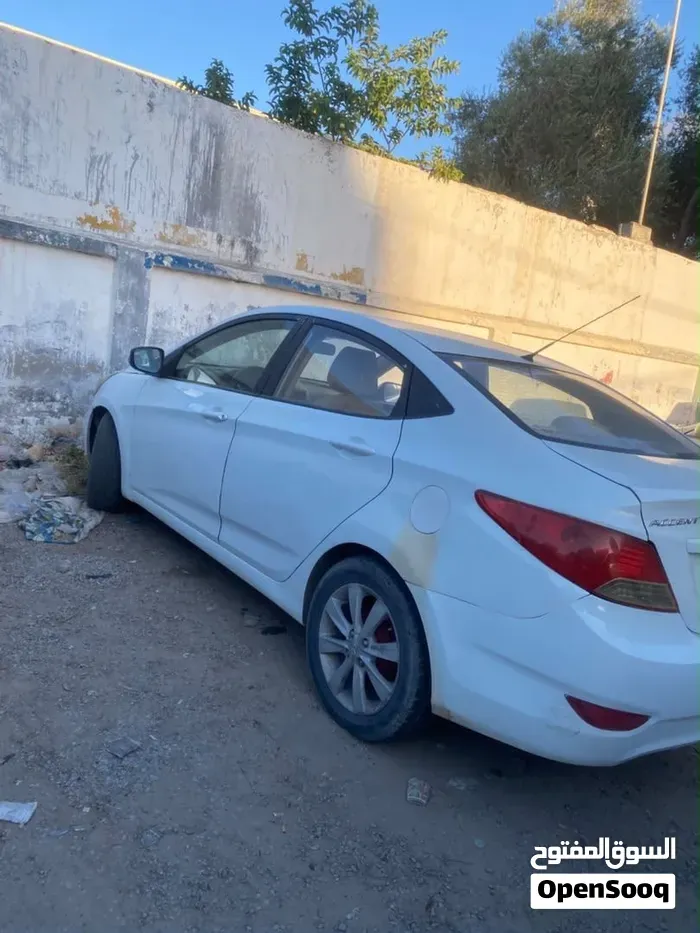Hyundai Accent 2012 photo 4