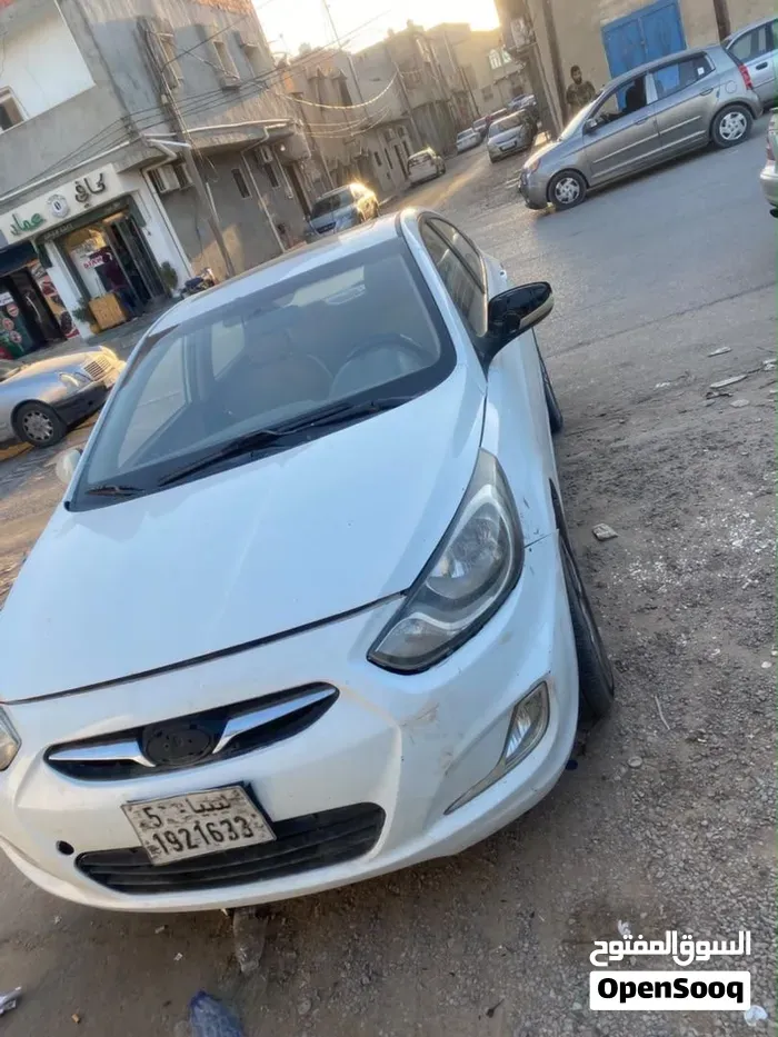 Hyundai Accent 2012 photo 3