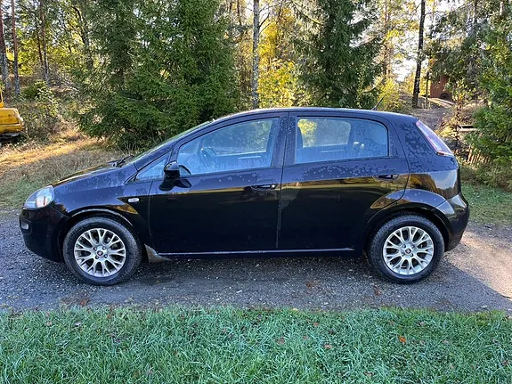 Fiat Grande Punto 2010 photo 4