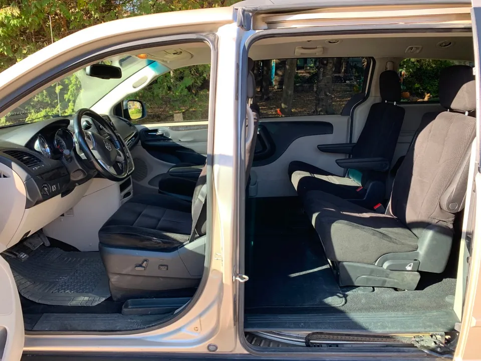 Dodge Grand Caravan 2012 photo 4