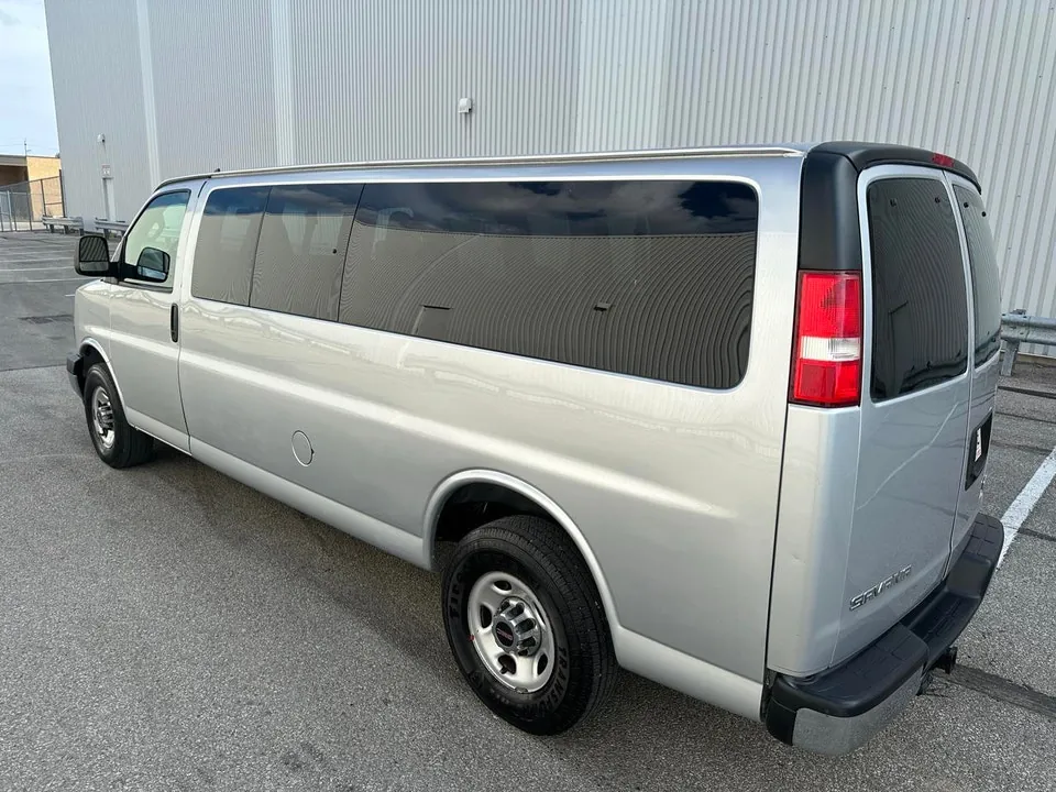 GMC Savana 2018 photo 2