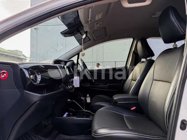 Toyota Vitz 2018 photo 5