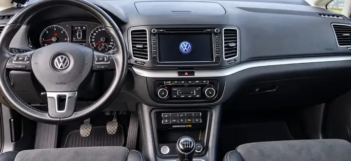 Volkswagen Sharan 2012 photo 2
