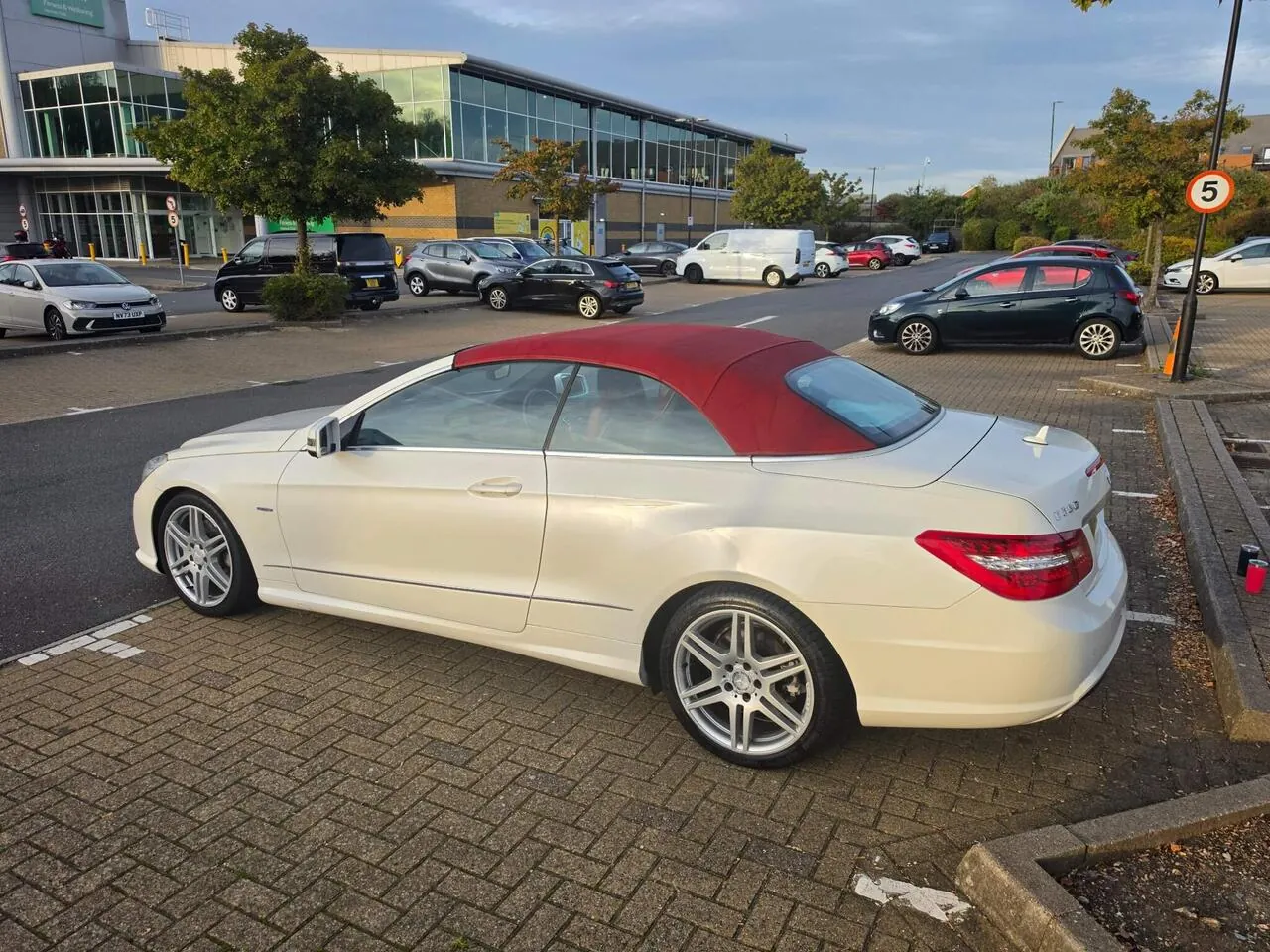 Mercedes-Benz E-Class 2011 photo 3