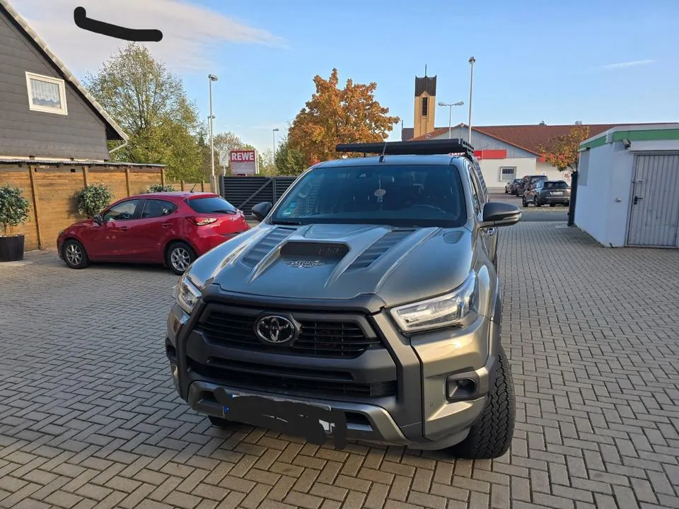 Toyota Hilux Invincible