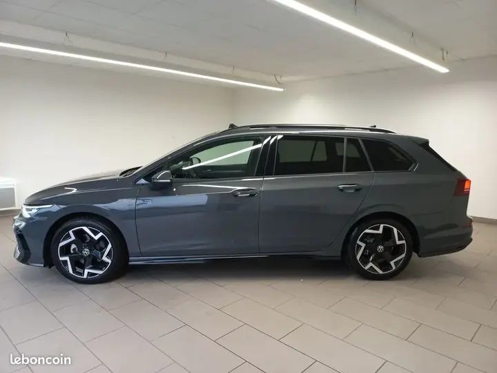 Volkswagen Golf 2026 photo 2