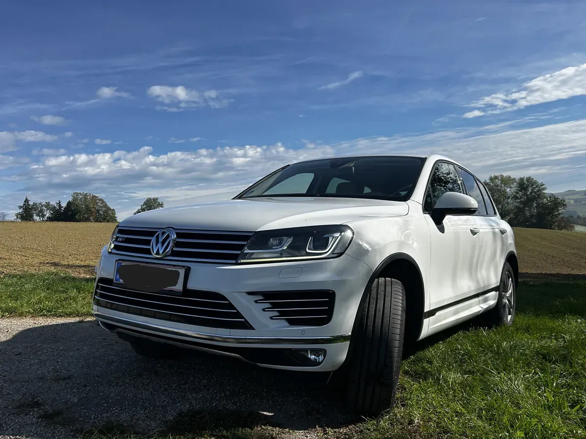 Volkswagen Touareg 2015 photo 2