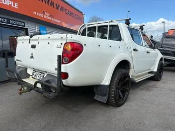 Mitsubishi Triton 2011 photo 5
