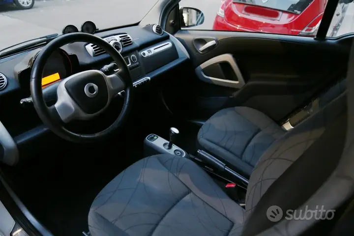 Smart Fortwo 2011 photo 2