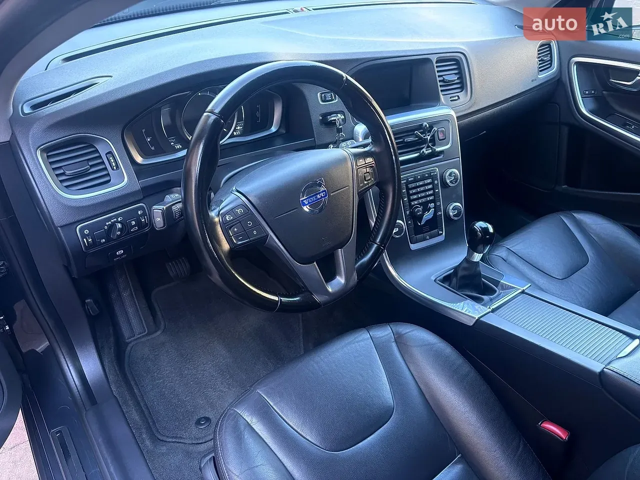 Volvo V60 2015 photo 4